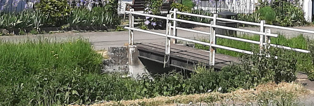 Newton Toney Wiltshire village River Bourne crossing